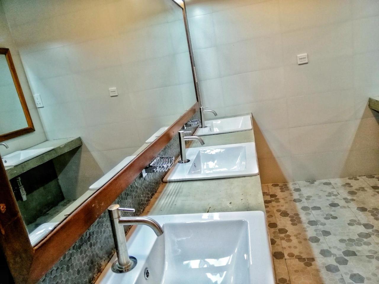 Hiriketiya Beach Hostels Діквелла Екстер'єр фото