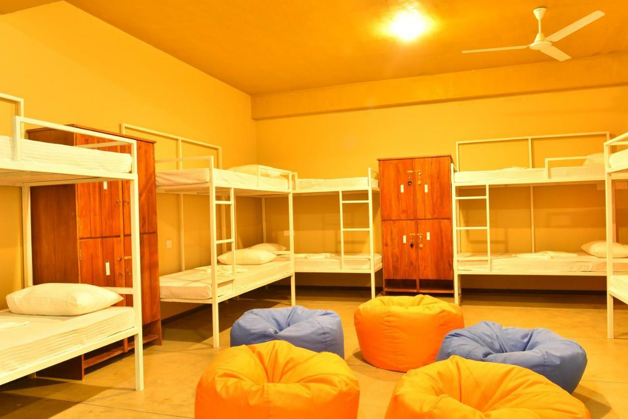 Hiriketiya Beach Hostels Діквелла Екстер'єр фото